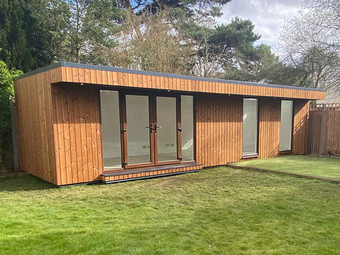 Multi-purpose garden room in North London