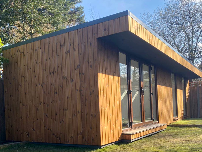 Multi-purpose garden room in North London